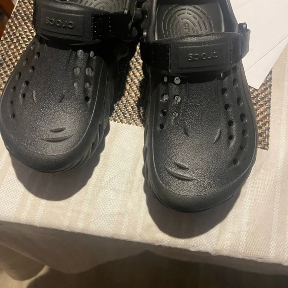 Echo Crocs - Picture 3 of 5